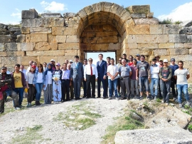 Vali Salim Demir, Blaundos Antik Kentinde incelemelerde bulundu.