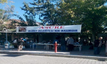 Ulubey Belediyesi Aşure Dağıtımı Yaptı.