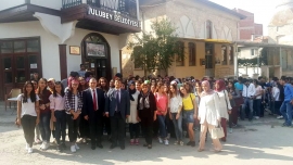 Kaymakam Başkan Müdür el ele verdi Ulubey’i öğrencilere sevdirmeye çalışıyor.