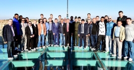 Muratbey Uşak Basketbol Takımı Ulubey Kanyonları Cam Terasta